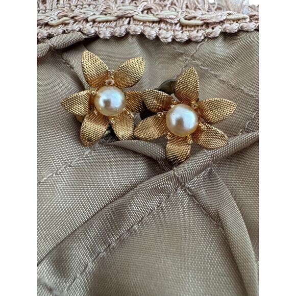 Vintage Gold Floral Faux Pearl Center Clip-On Earrings Made in Austria - Picture 5 of 5